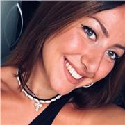 Soy estudiante de Química en la universidad de sevilla y doy clases de ciencias e inglés